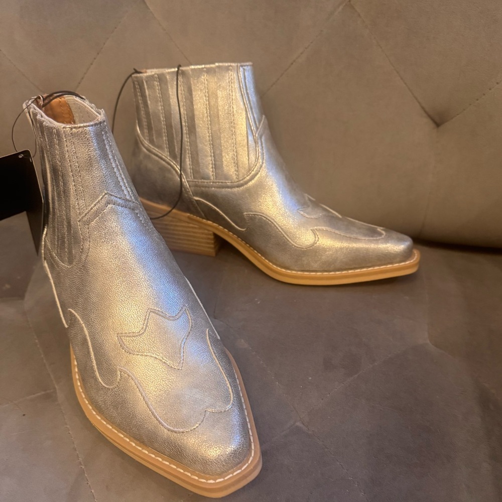 Forever 21 Silver Metallic Western Ankle Booties